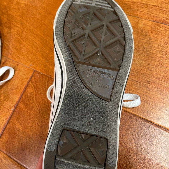 Converse - Picture 2 of 4